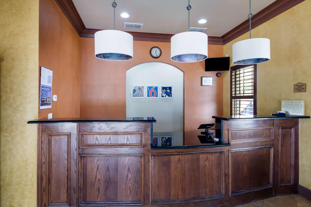Motel 6 Floresville Exteriér fotografie